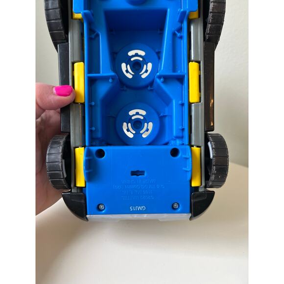 Fisher-Price DC Super Friends Batman and Batmobile 2020 with Police Figure 2016 - Picture 8 of 14